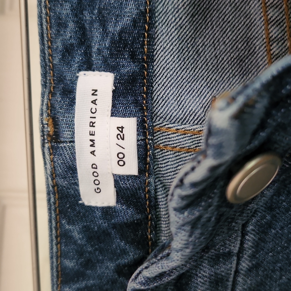 Good american  size  00 blue jeans. good classic skinnyish fit  28" inseam.